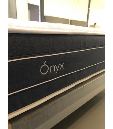Matelas réf: ONYX - Norbert Couturier - HR et mémoire de forme 55 Kg/m3 - 2 face s de couchage - H: 33 cm - Garantie: 7 ans